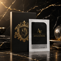 AUGENLICHT Faltschachtel und Sachet mit Hydrogel-Augenpads auf schwarzem Marmor.