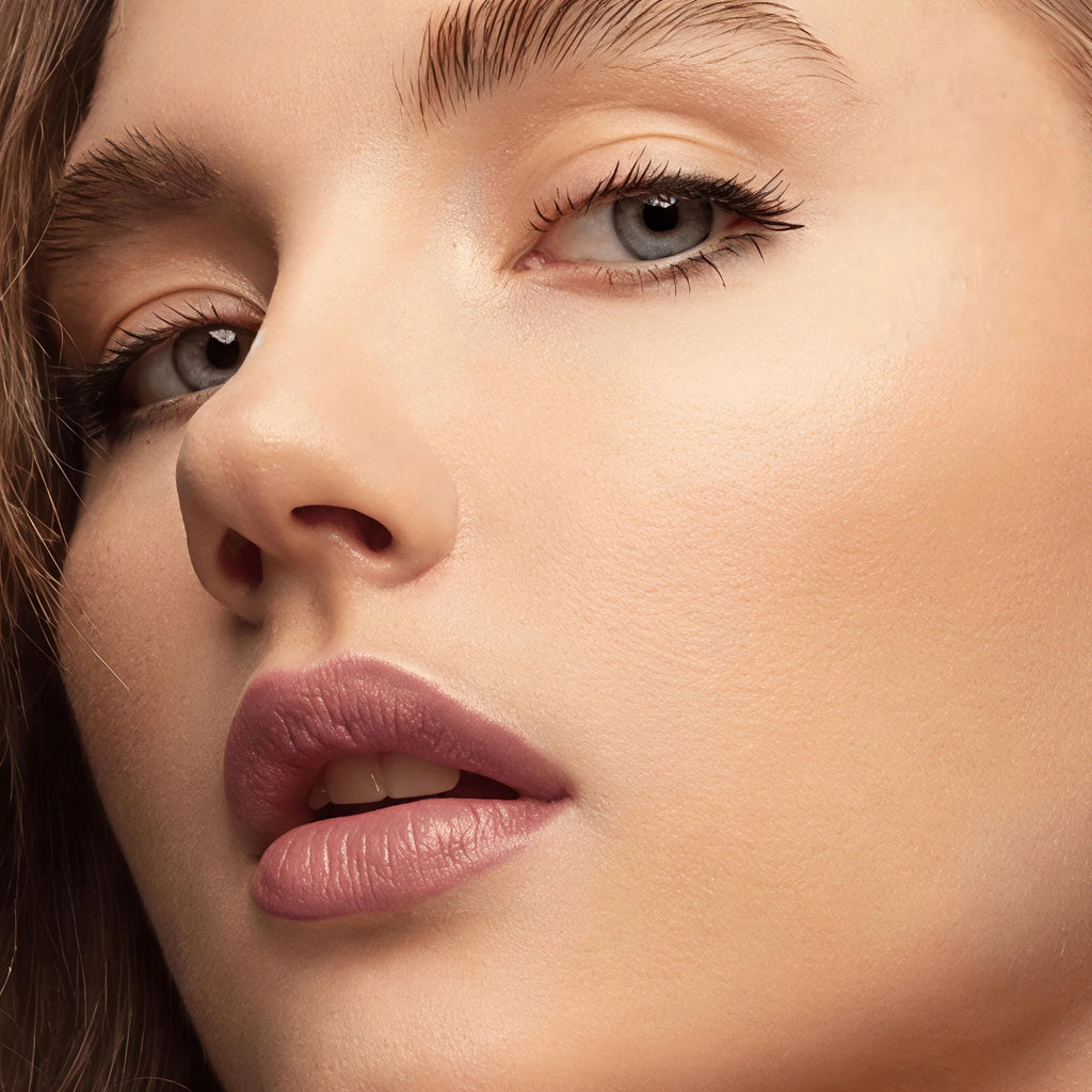 ANTLITZWERK ROSENANMUT – Veganer matter Lippenstift in Rauchrosa